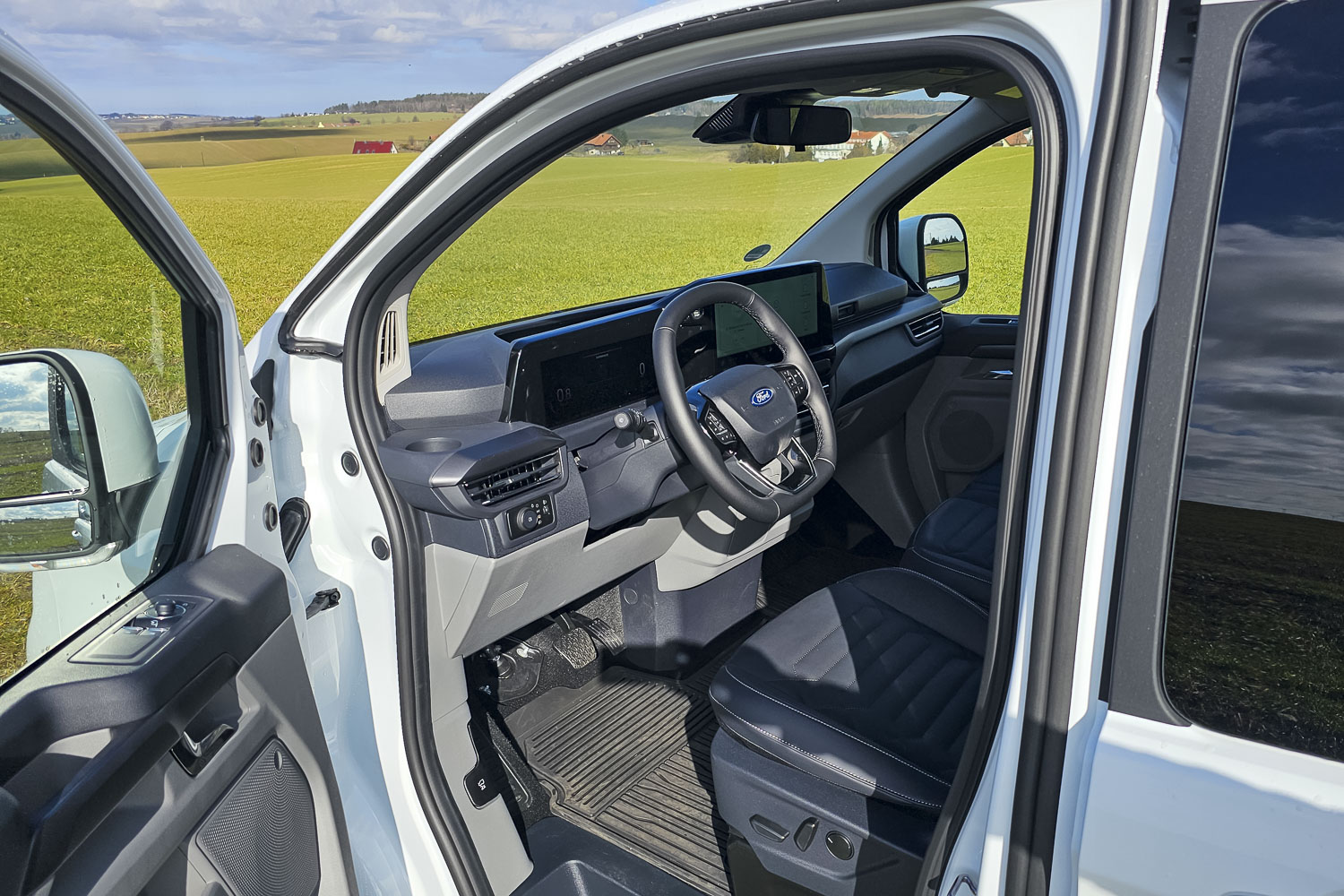 Ford Tourneo Custom, Bild 1